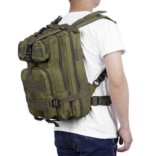 1 Stück Militär Rucksack mit vielseitigem Tragesystem grün