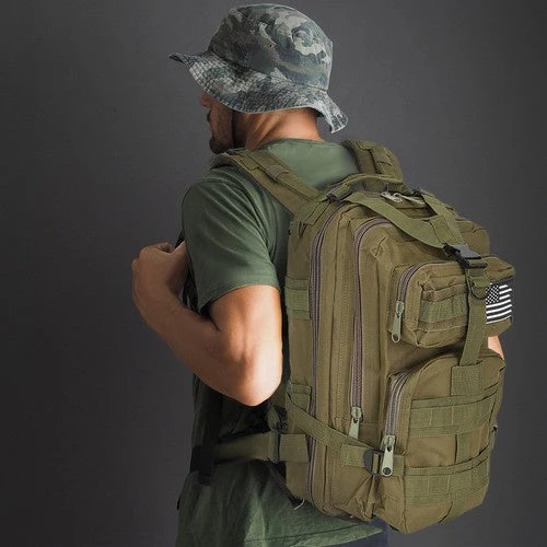 1 Stück Militär Rucksack mit vielseitigem Tragesystem grün