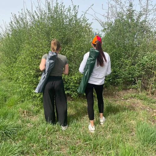 Faltbarer Angelstuhl mit Armlehnen und Getränkehalter grau