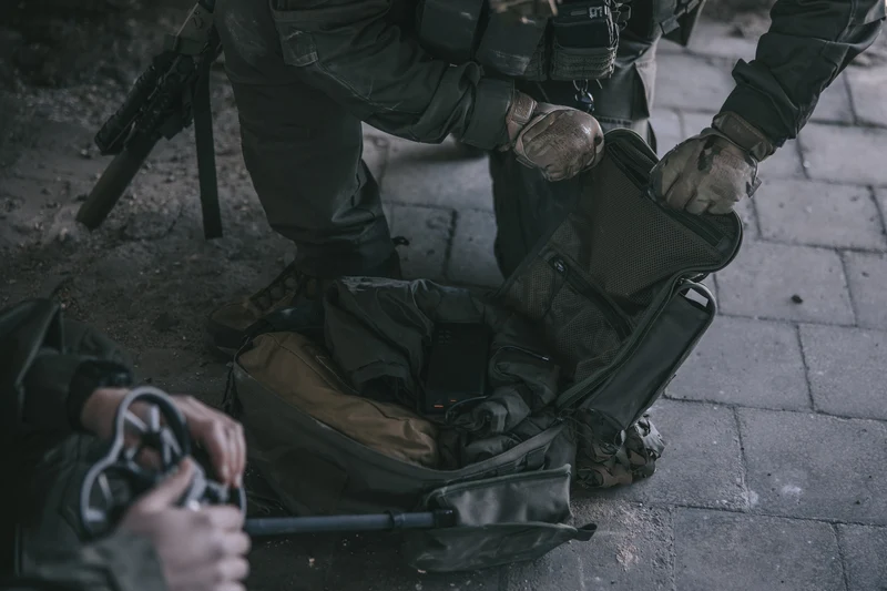 Varusteleka CP10 Mini-taistelureppu litteillä olkaviilekkeillä