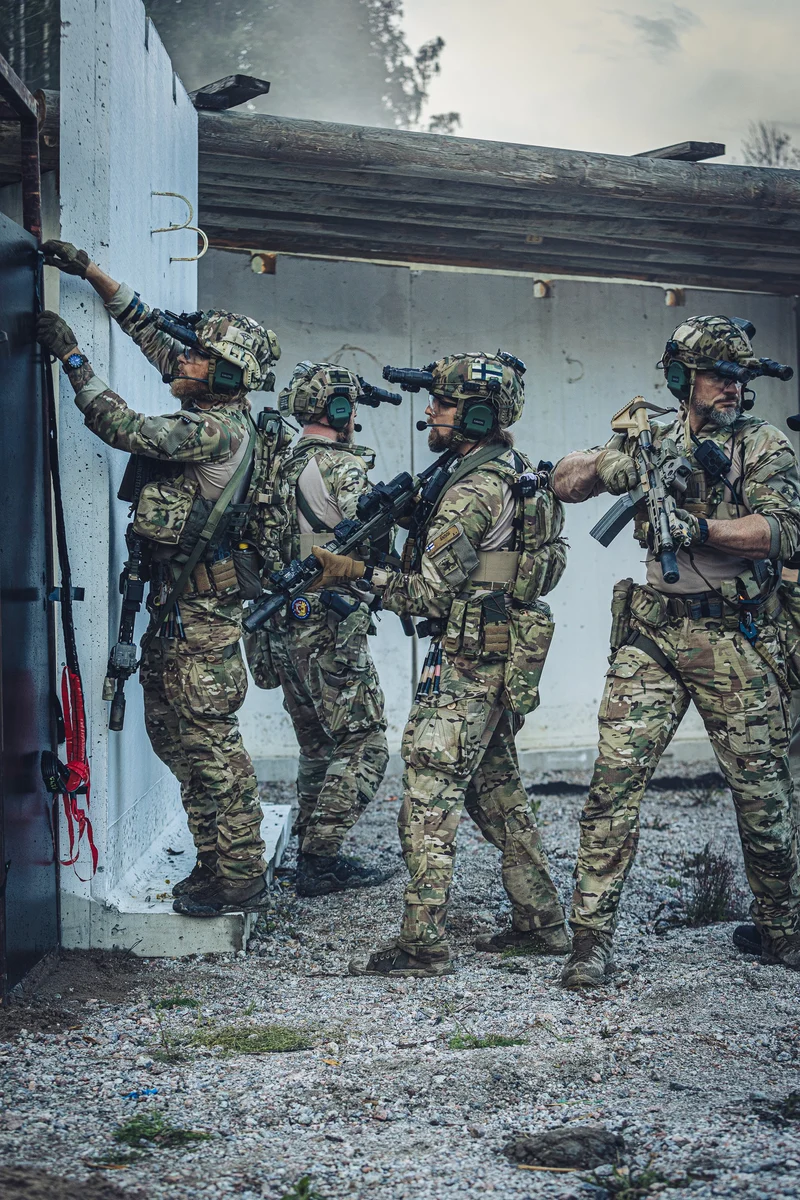 Varusteleka L4 Taisteluhousut, MultiCam