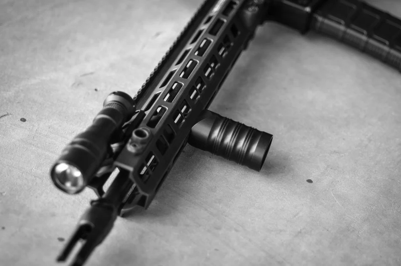 Arisaka Defense Vertical Grip pystykahva, M-Lok, Musta