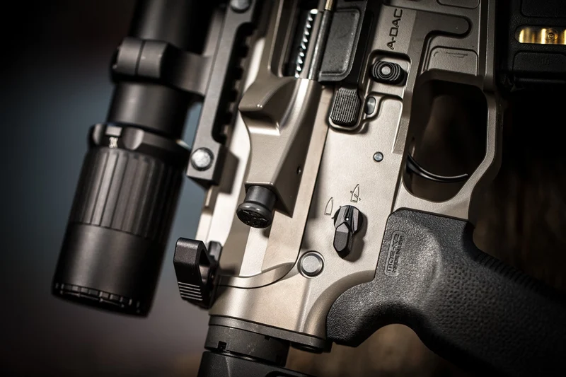 Radian Talon AR-15 kaksipuolinen varmistin