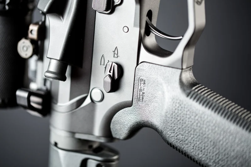 Radian Talon AR-15 kaksipuolinen varmistin