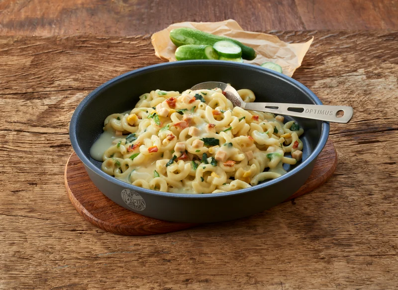 Sahnenudeln mit Hühnchen und Spinat - Outdoor Essen