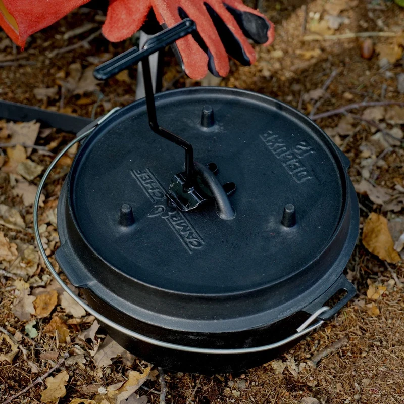 Camp Chef Dutch Oven Deluxe, 12"