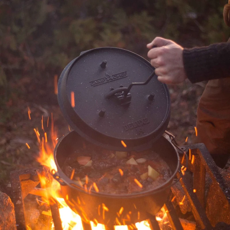 Camp Chef Dutch Oven Deluxe, 12"